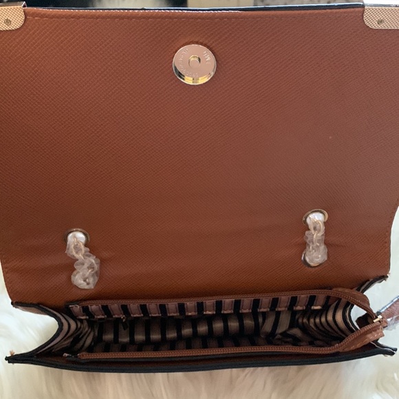 Brown and gold chain purse - Picture 3 of 4